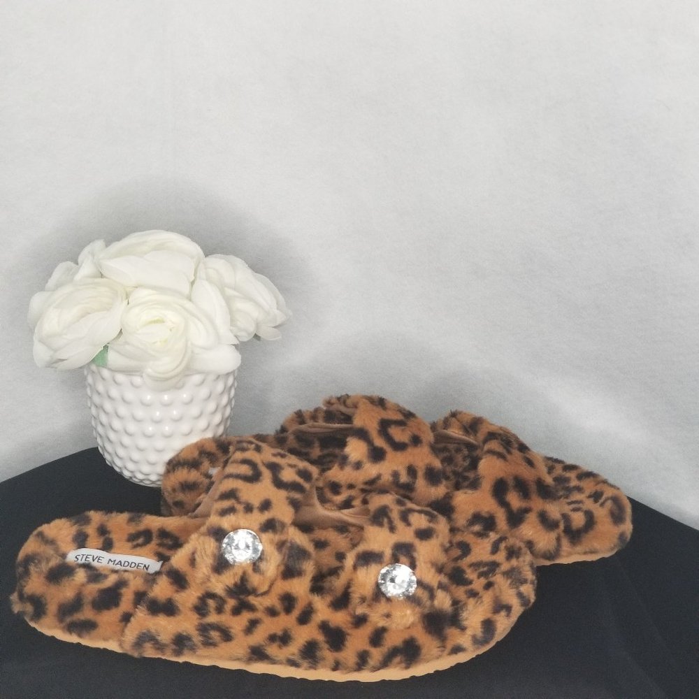 New Steven Madden "Cuddle" Leopard Stud Slippers